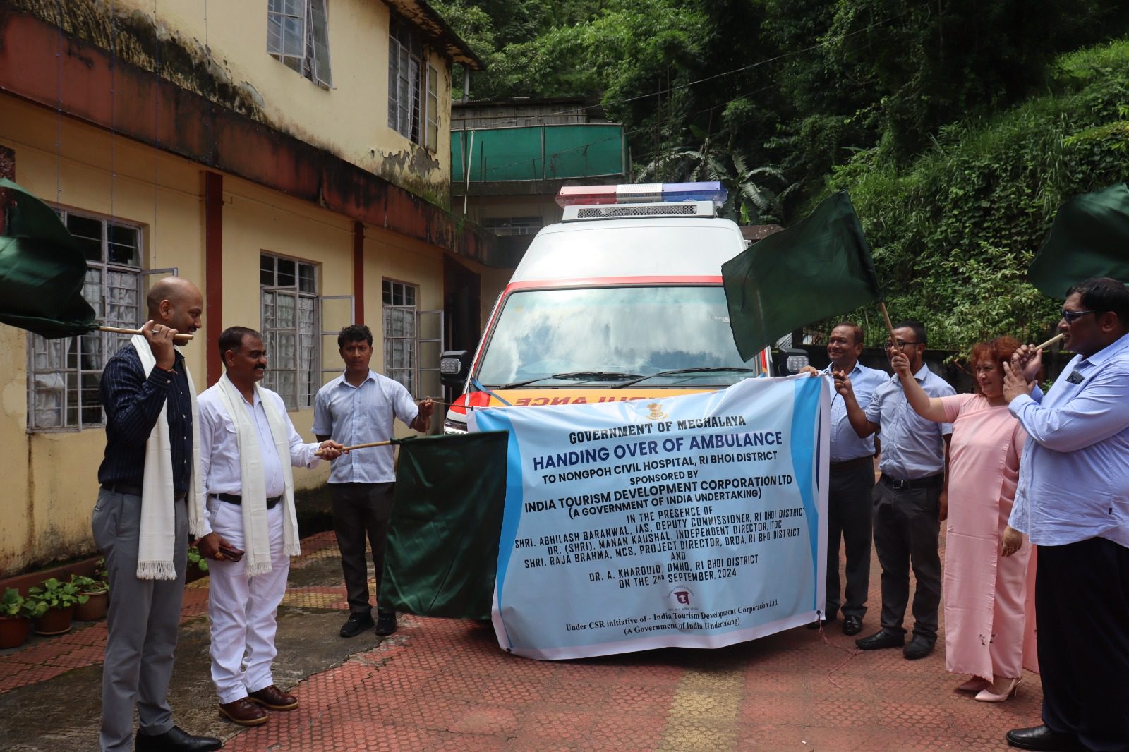 ITDC Handing over ambulance image 1