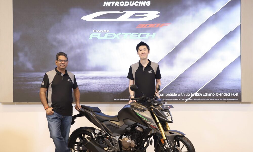 Mr. Yogesh Mathur Director Sales Marketing HMSI and Mr. Takeshi Kobayashi Director Sales Marketing HMSI with the new Honda CB300F Flex Fuel