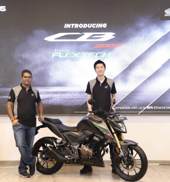 Mr. Yogesh Mathur Director Sales Marketing HMSI and Mr. Takeshi Kobayashi Director Sales Marketing HMSI with the new Honda CB300F Flex Fuel