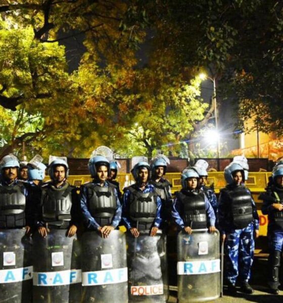 Security personnel outside Kejriwal s residence on 1711047911075